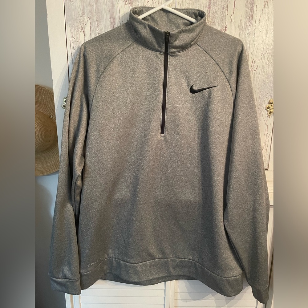 NIKE Dri-Fit Men’s Lightweight gray jacket with black trim. Performance jacket.L